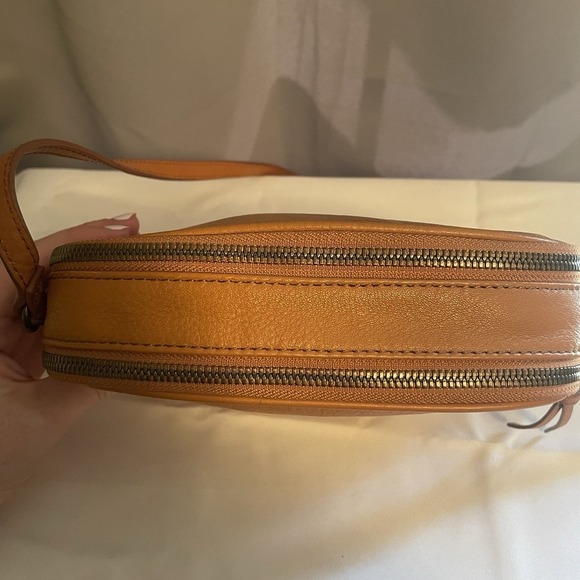 Mark & Graham Camel Pebbled Leather Crossbody Camera Bag Purse  "JG" Monogram - Picture 6 of 15